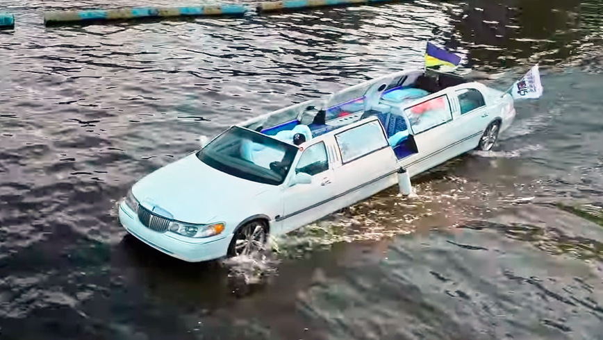 На Украине сделали катер-лимузин на подводных крыльях  авто и мото,автомобили,автоновости,видео,машины,НОВОСТИ