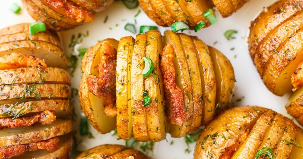 картошка-гармошка в духовке с беконом. вареная картошка с беконом в духовке. картошка в духовке запеченная с беконом целиком. картошка в духовке запеченная с беконом целиком. картошка в духовке запеченная с беконом целиком.