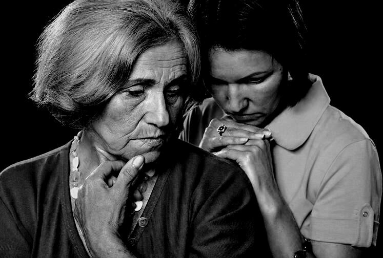 «Пусть все знают, какая у меня дочь». Если родственники вас используют, а вы не можете отказать. Что делать