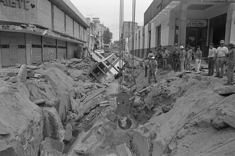 «Исчезли целые улицы»: как канализация взорвала город Гвадалахара, интересное, катастрофа, мексика