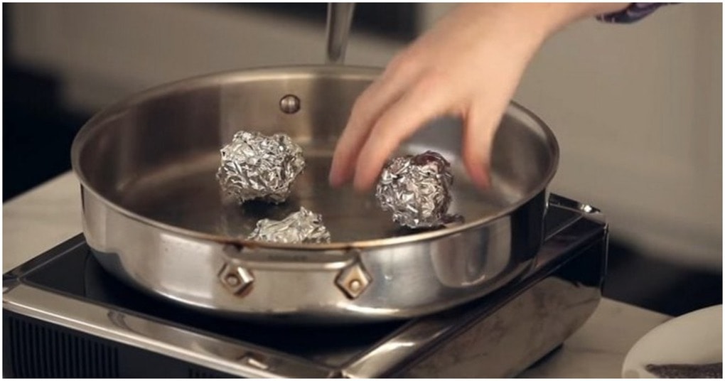 Три шарика фольги — и пароварка не нужна!