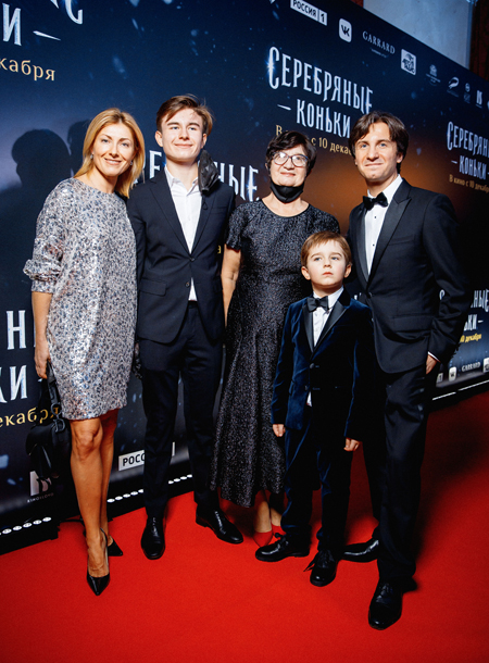 Елизавета Боярская, Максим Матвеев, Аглая Тарасова и другие на премьере фильма "Серебряные коньки" Елизавета Боярская, Максим Матвеев, Аглая Тарасова и другие на премьере фильма "Серебряные коньки" Звезды,Красная дорожка