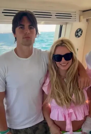 Бритни Спирс легла в рехаб после ареста за вождение в нетрезвом виде Спирс, Бритни, сыновья, этого, детей, Федерлайна, Федерлайн, много, назад, Джейден, Престон, Кевина, певицы, Джеймс, Images, нетрезвом, которой, мемуары, считают, сообщает