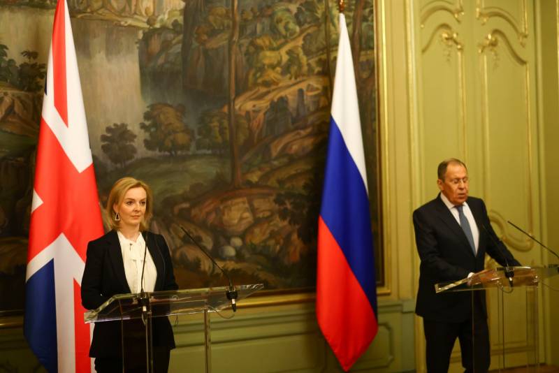 Глава МИД Британии отказалась признавать суверенитет России над Ростовской и Воронежской областями Глава МИД Британии отказалась признавать суверенитет России над Ростовской и Воронежской областями геополитика