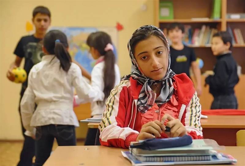 Мигранты в школах – новый вызов для России Московская обл,[807356],россия