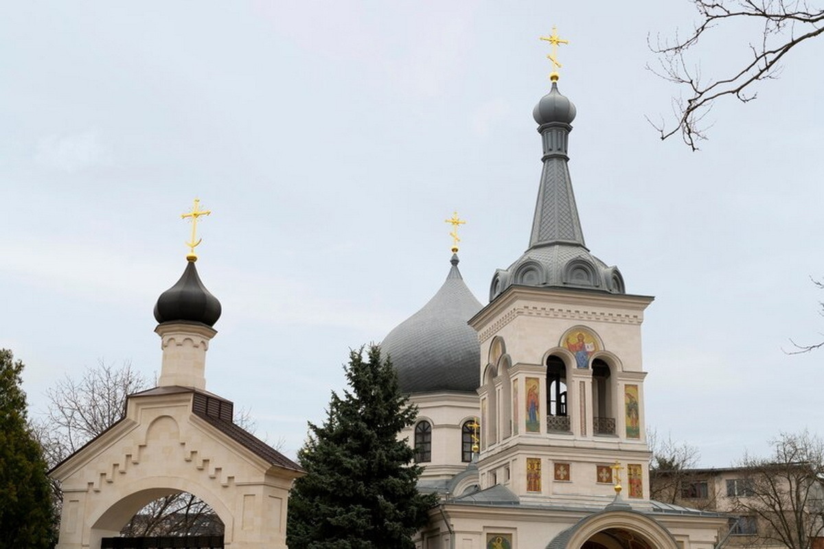 РПЦ поддержала требование наказать надругавшегося над крестом блогера