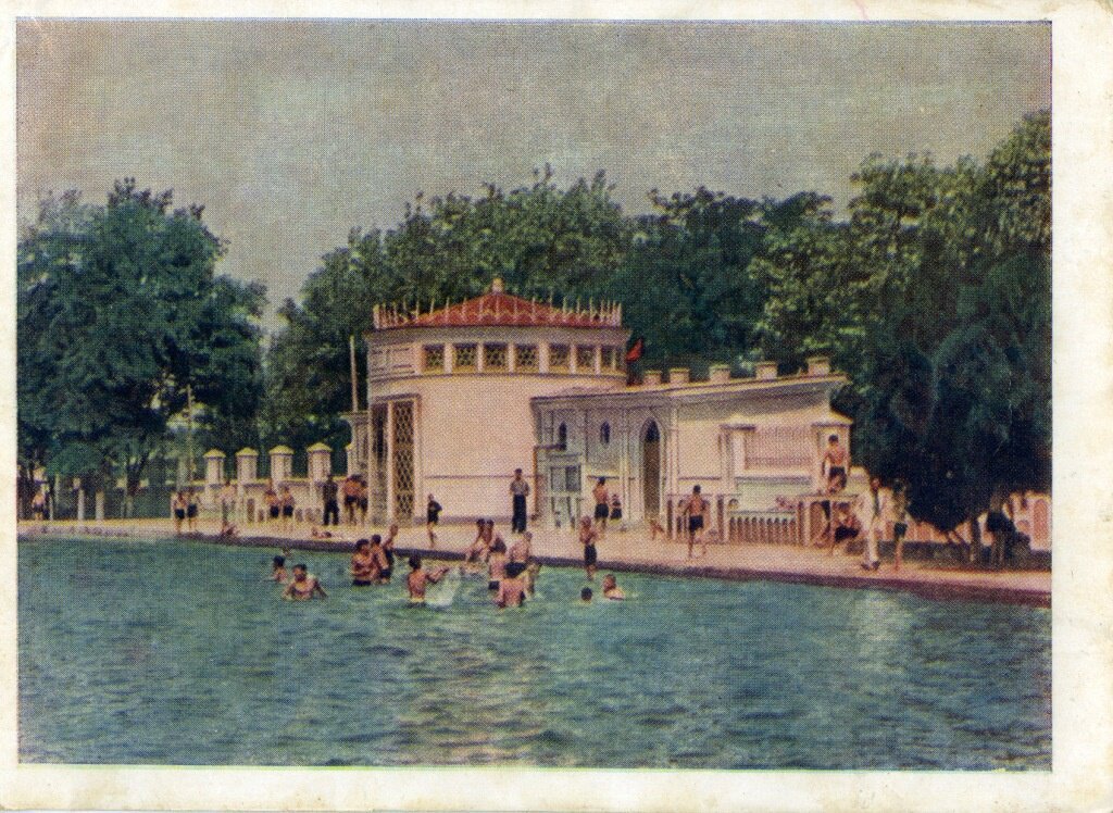 Общественная купальня
Неизвестный автор, 1960 - 1970 год, Туркменская ССР, г. Ашхабад, из архива Алексея Захарова.