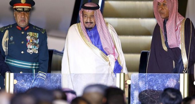 Саудовский король везет в Москву деньги