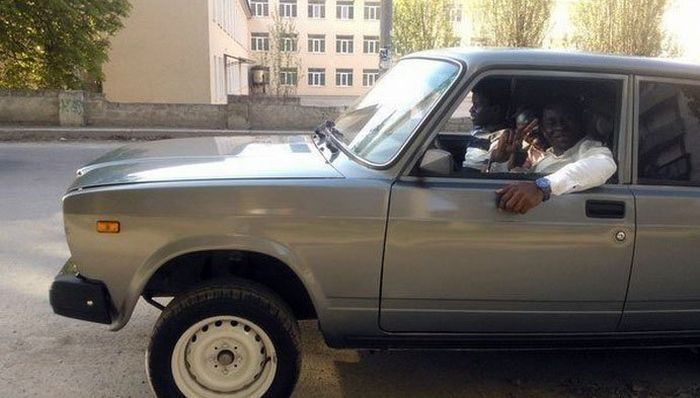 Убойные приключения африканцев в России Убойные приключения африканцев в России смешные картинки