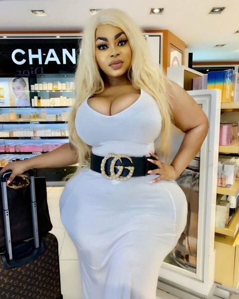 Пышка из Африки хвастается полной фигурой и хочет затмить саму Ким Кардашьян Пышка из Африки хвастается полной фигурой и хочет затмить саму Ким Кардашьян красота,мода и красота,модные блогеры,фигура