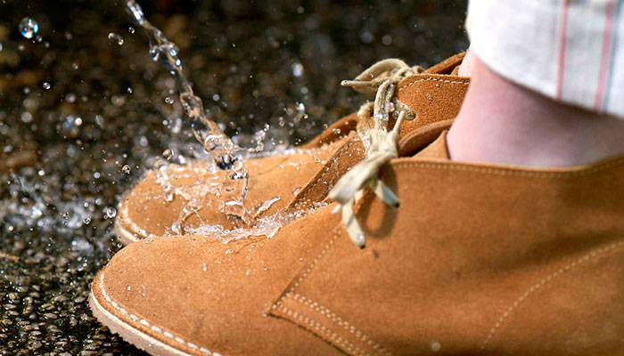 Замшевая обувь требует особого ухода / Фото: fineshoes.ru