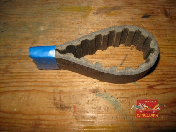 Открывалка для присохших крышек пластиковых бутылок самоделкин