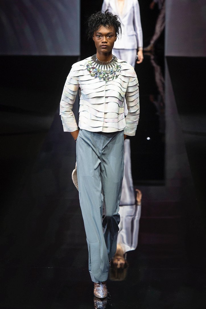 Giorgio Armani весна-лето 2019 - максимальная нежность красок и женственность линий Giorgio Armani весна-лето 2019