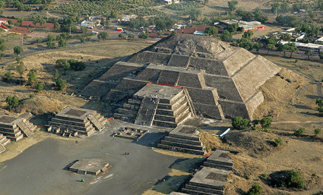 Археолог нашел ранее запечатанный тоннель под пирамидой ацтеков. Анализ показал, что ход строили еще до индейцев 