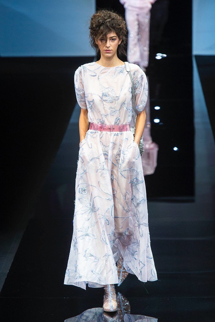 Giorgio Armani весна-лето 2019 - максимальная нежность красок и женственность линий Giorgio Armani весна-лето 2019