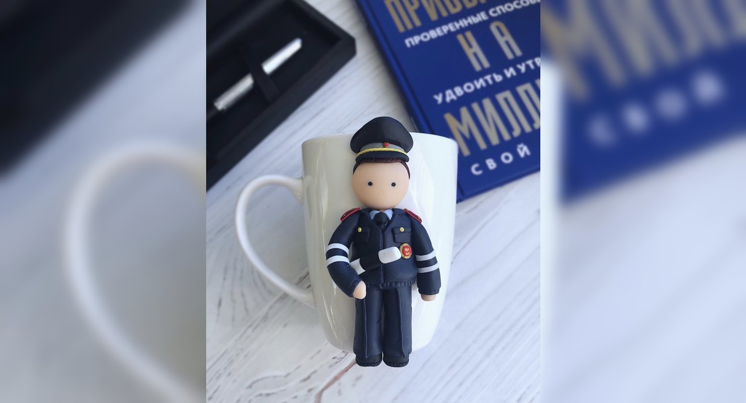 Может ли сотрудник ГИБДД останавливать автомобилиста, находясь на посту на личном транспорте?