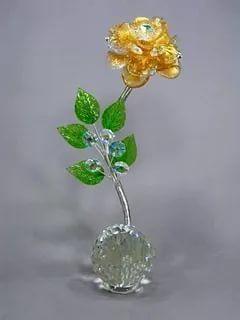 Розы из стекла - хрупкое, трудоемкое,но очень красивое творчество       