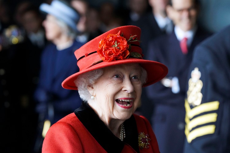 Елизавета II отдала дань уважения покойному мужу во время визита на авианосец Queen Elizabeth Елизавета II отдала дань уважения покойному мужу во время визита на авианосец Queen Elizabeth королева, Величество, корабля, время, появилась, принца, Елизавета, который, супруга, чтобы, Уинфри, авианосец, брошь, военного, Гарри, накануне, принцем, авианосца, интервью, которого