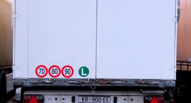 Что обозначают зелёные наклейки с буквами L, S, U  и G на фурах Автомобили