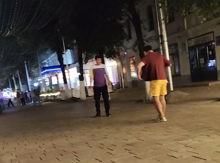 Появилось новое видео драки на улице Почтовой в центре Рязани