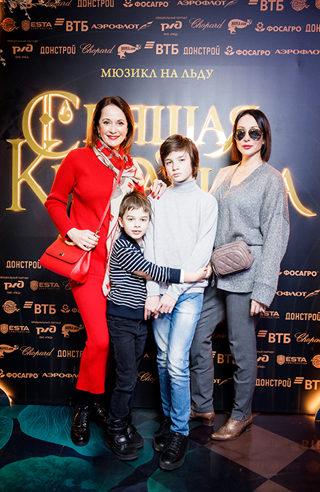 Ани Лорак, Мария Кожевникова и другие звезды с детьми на премьере шоу Татьяны Навки в Москве Ани Лорак, Мария Кожевникова и другие звезды с детьми на премьере шоу Татьяны Навки в Москве Звезды,Новости о звездах