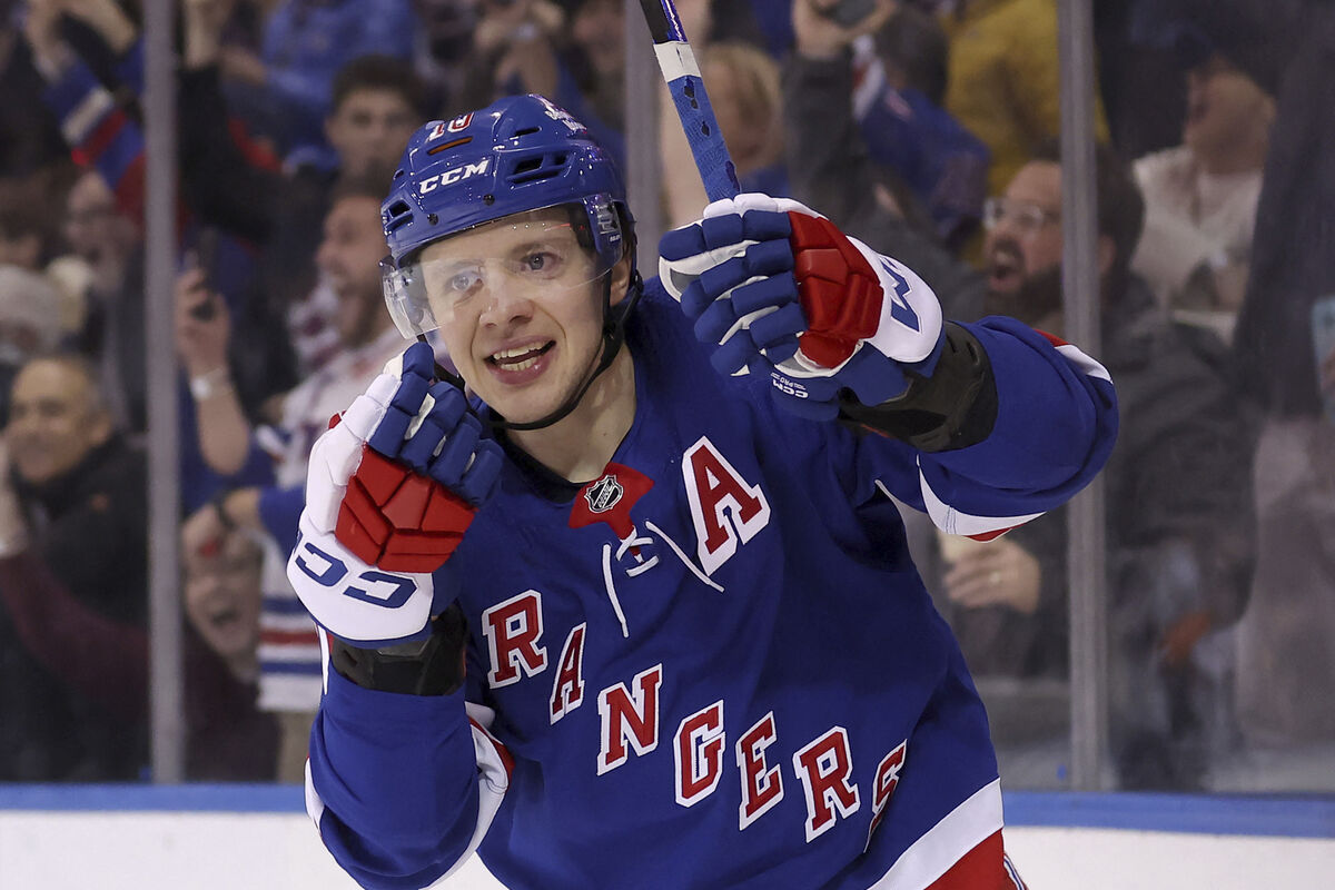Панарин стал 12-м в списке лучших ассистентов среди россиян в плей-офф НХЛ