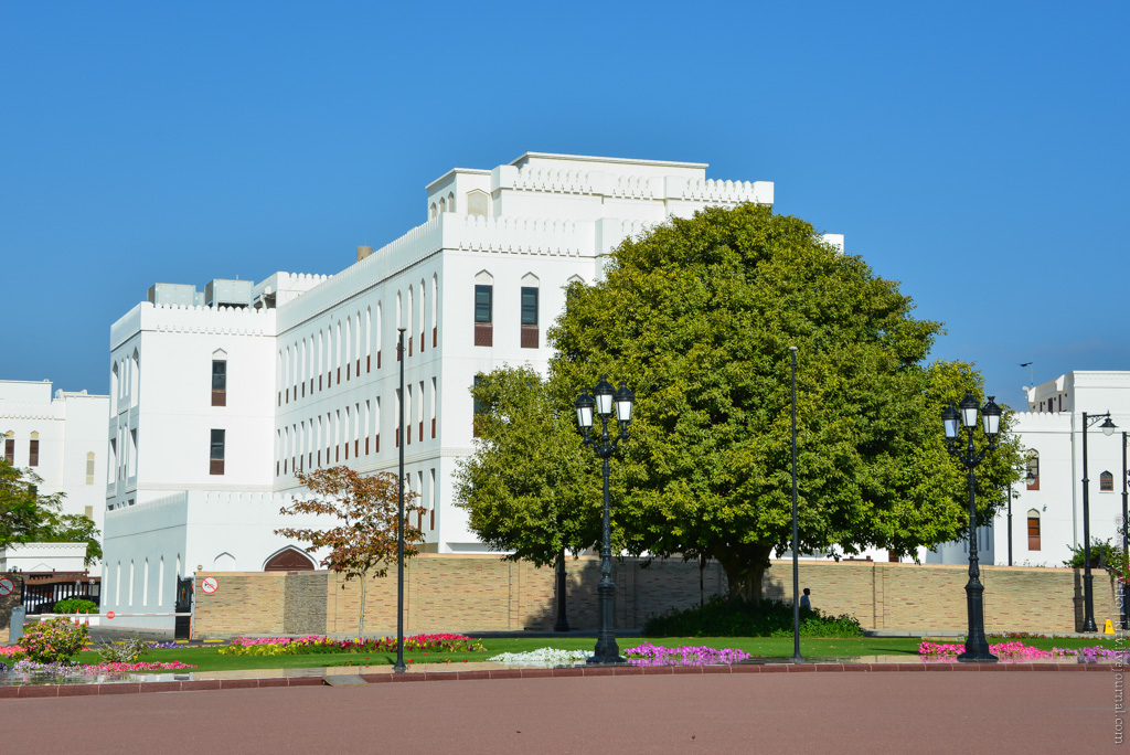 Как сегодня живется народу  в стране абсолютной монархии ? абсолютная монархия