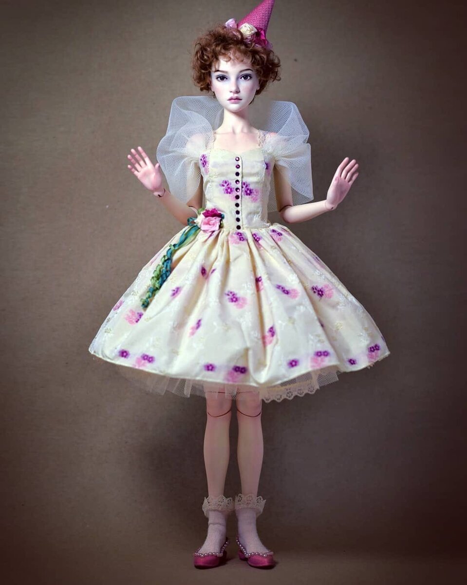  Наталья Лосева, мастерица из Новосибирска,  создает невероятно красивых реалистичных шарнирных  кукол.  Куколки небольшие, всего 36 см, очень изящные и нежные, с разным характером и настроением.-9-8