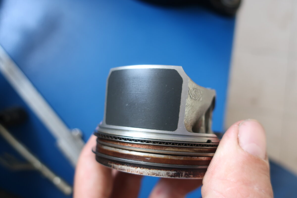 снятие поршневых колец с поршня камаз 740. двс с качающимся поршнем. как разобрать поршень. зазор поршневого кольца в канавке поршня. стопорные кольца поршневого пальца ваз 2112.