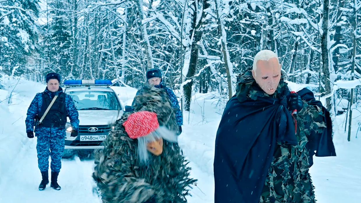 Московские росгвардейцы поздравили россиян новогодним клипом «Снежинка»