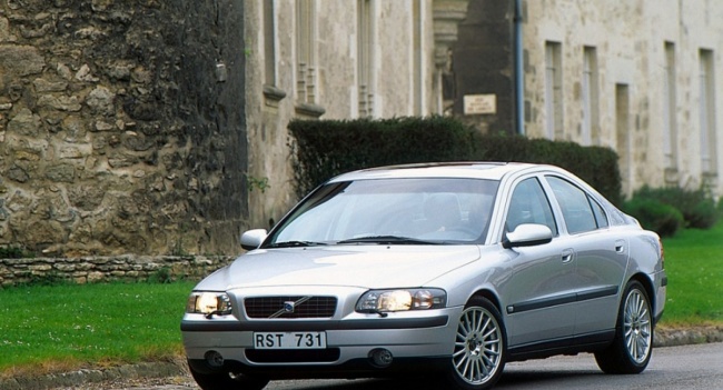 Быстрые автомобили, которые выглядят медленными Автомобили