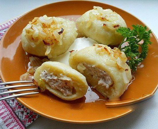 Картофельные галушки с мясом.