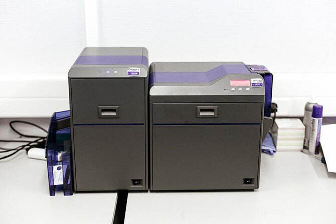 Как делают банковские карты