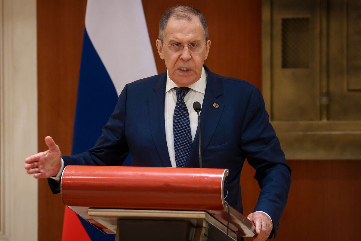 Лавров обвинил Запад в попытках открыть второй и третий фронты против России