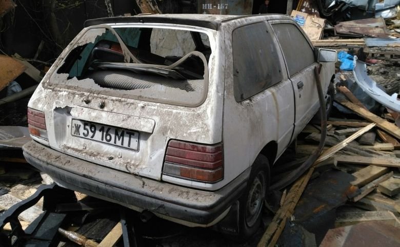 Автомобили, которые нашли во время сноса московских гаражей Автомобили, которые нашли во время сноса московских гаражей