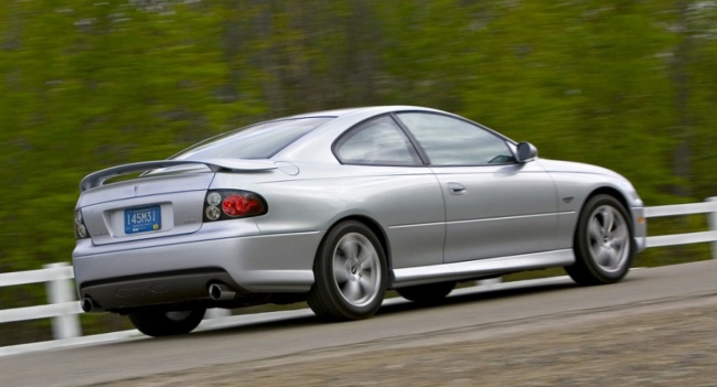 Быстрые автомобили, которые выглядят медленными Автомобили