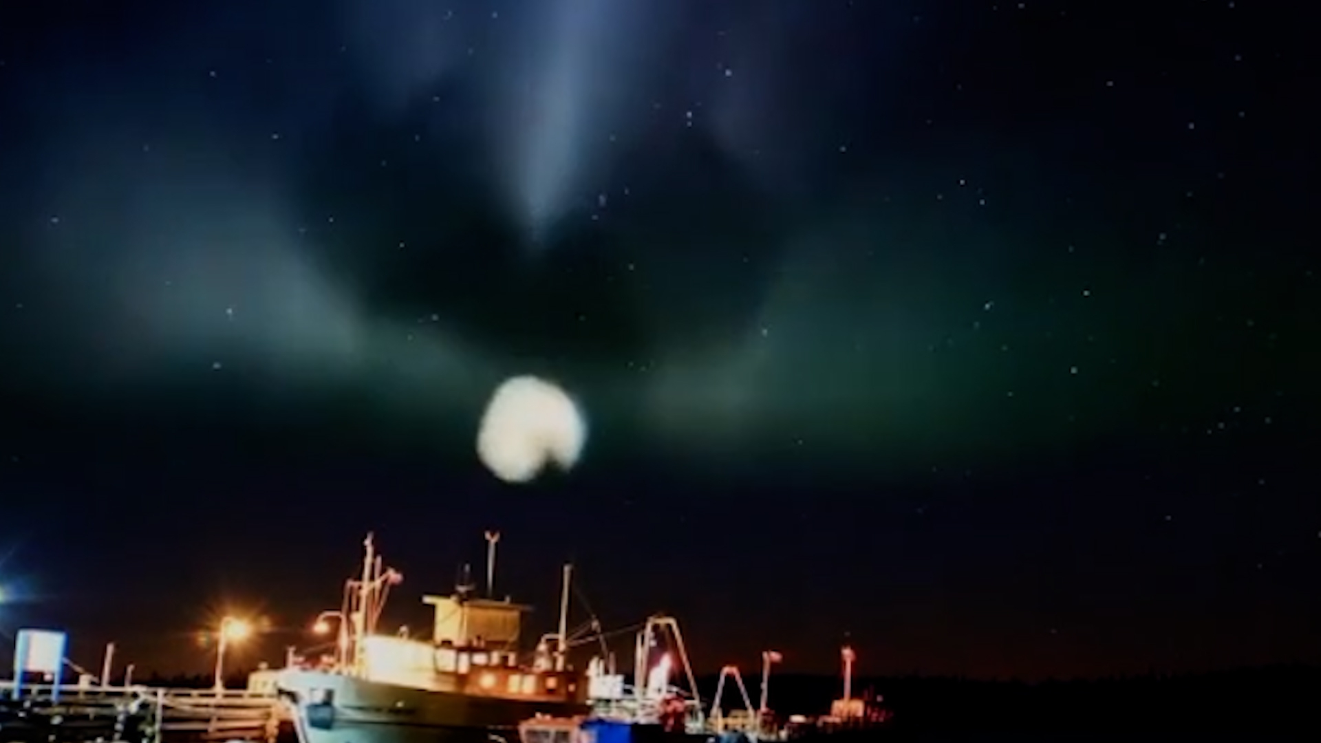 Фотографам удалось случайно поймать «космическую медузу»