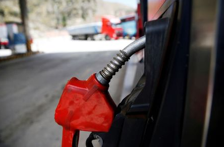 FILE PHOTO: A closed petrol pump is seen in Chuquiaguillo, on the outskirts of La Paz, Bolivia, November 17, 2019. REUTERS/David Mercado/File Photo