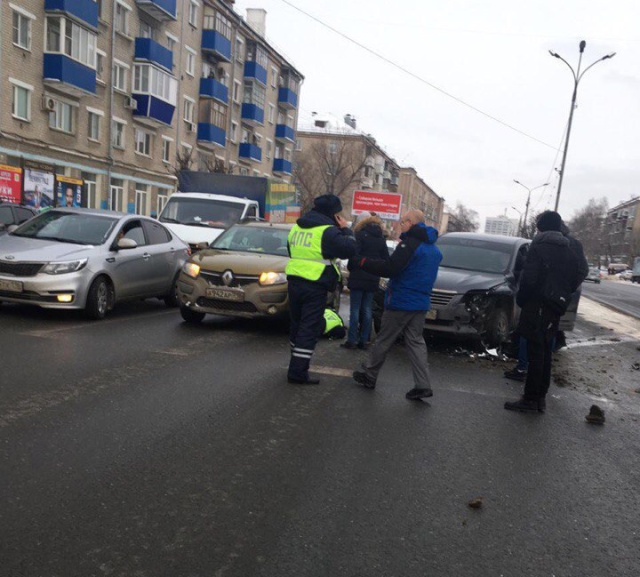 В Казани водитель протащил инспектора за автомобилем и сбежал с места происшествия дтп