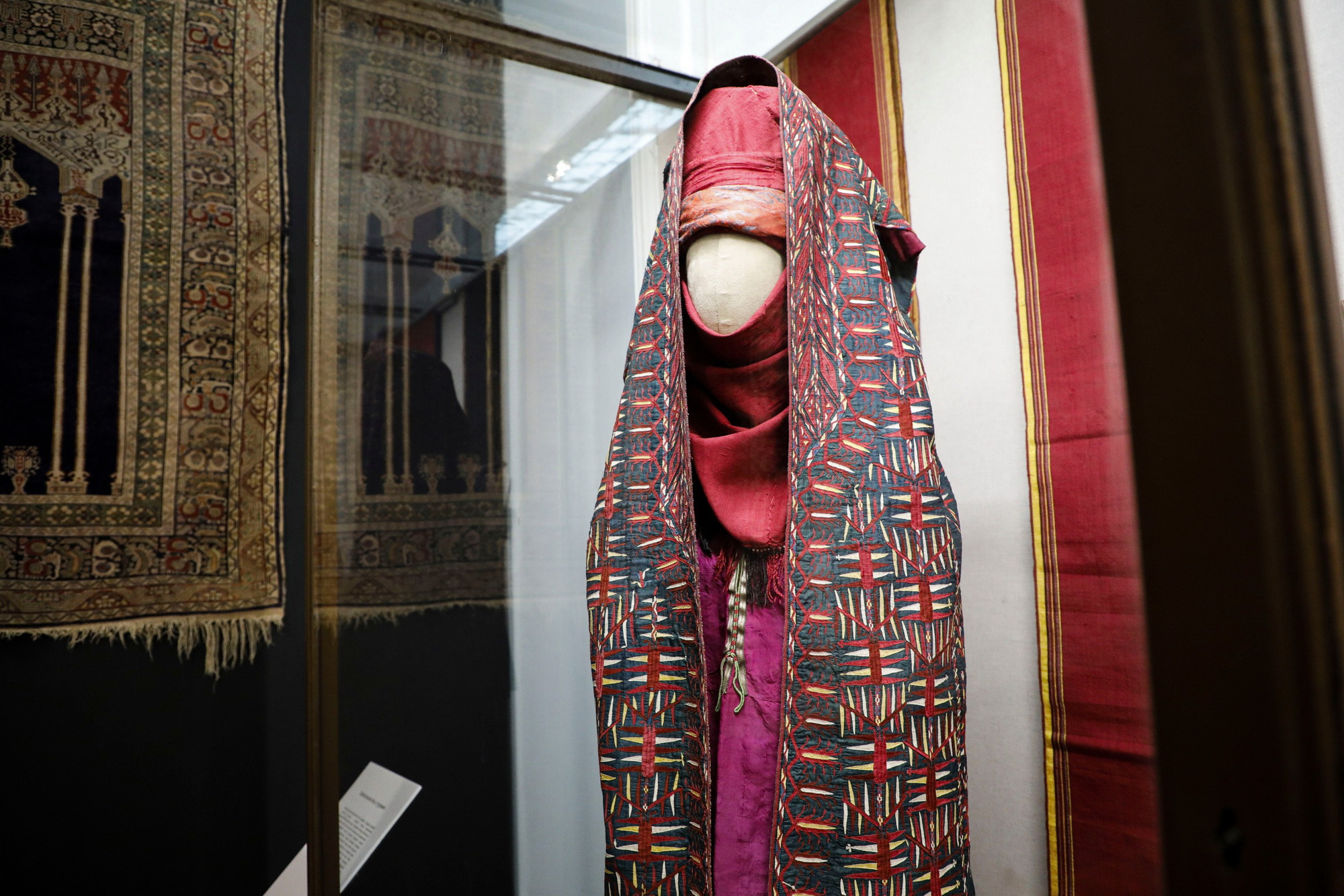 Этнографический музей открывает в Китае масштабную выставку о Шелковом пути, туда отправили 300 экспонатов