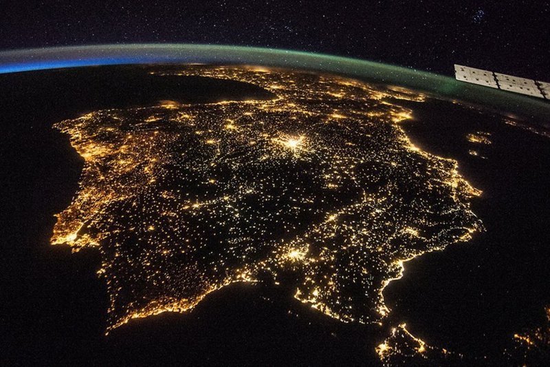 Вечерний Пиренейский полуостров — Испания и Португалия в огнях земля, космос, красота, природа, фото