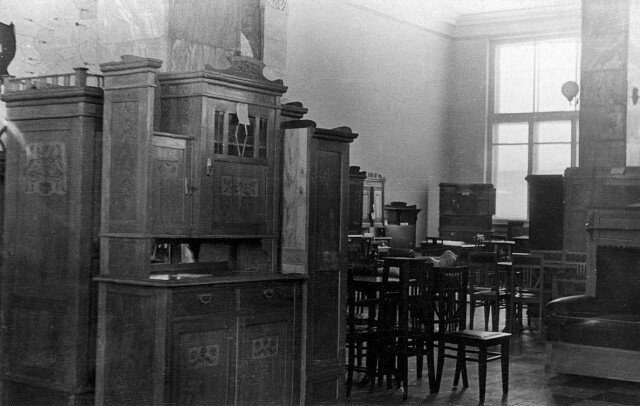 Выставка изделий советского ширпотреба в 1941 году Выставка изделий советского ширпотреба в 1941 году