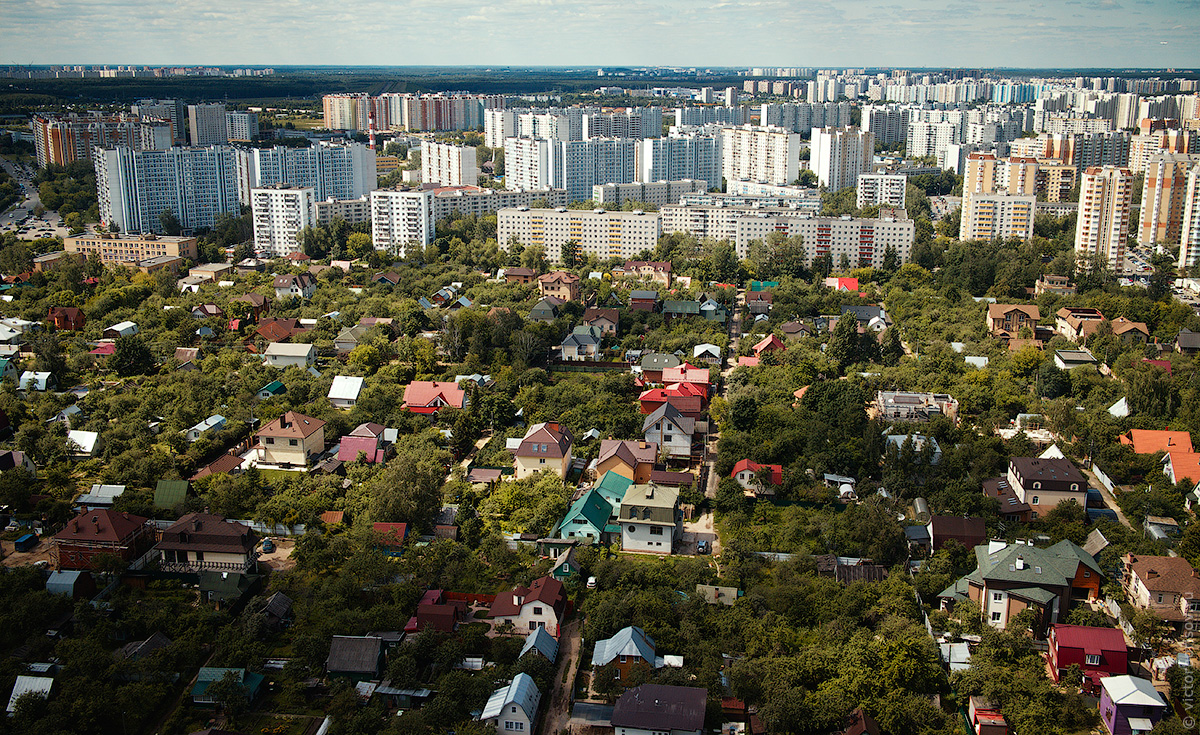 Полёт на вертолёте вдоль МКАД на юге Москвы