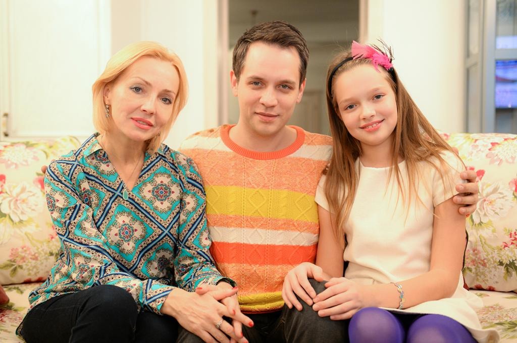 Александр Асташенок с женой и дочкой | Darada
