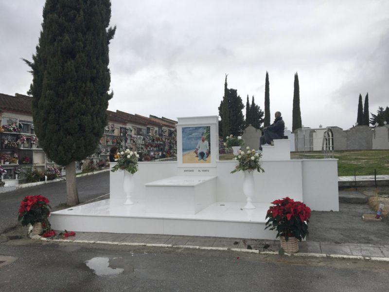 Памятник великому автоугонщику Памятник великому автоугонщику авто и мото,автоновости