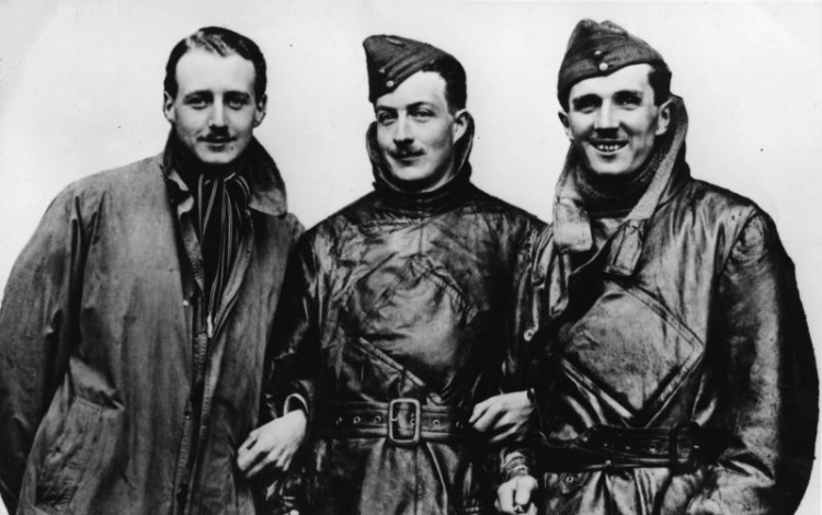 Почему пилотам нельзя иметь бороду? Этот и еще несколько интересных фактов об авиации