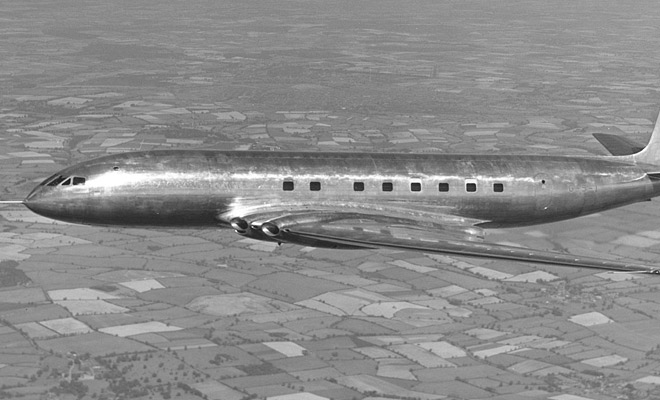 До 50х годов 20 века иллюминаторы на самолетах были квадратными, а потом их резко заменили на круглые. История изменений