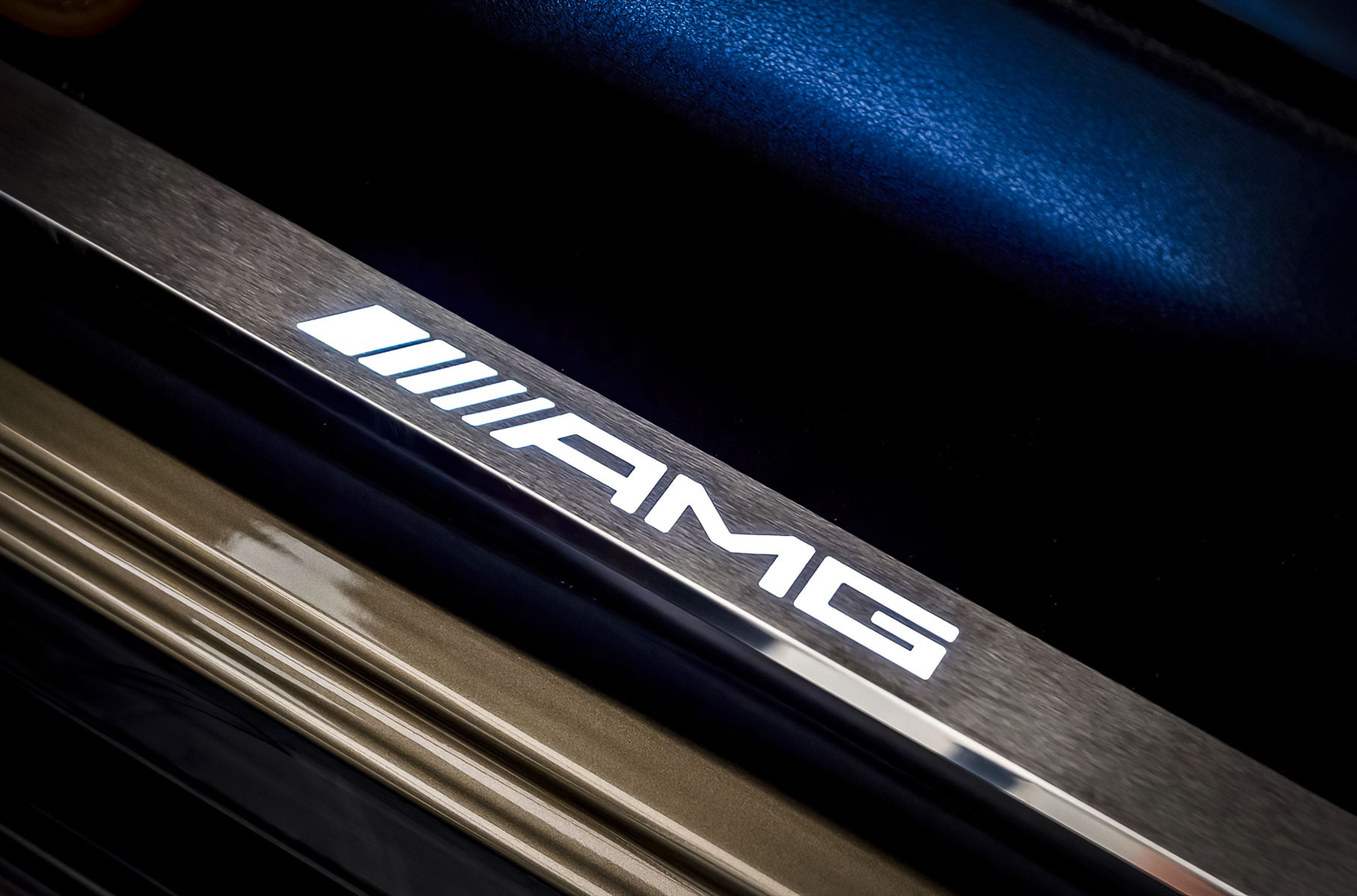 Шестиколесный «Гелик» с минимальным пробегом продают за 79 миллионов рублей Новости