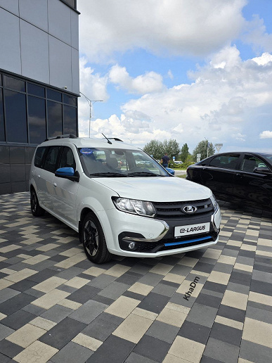  один из немногих Lada e-Largus показали внутри и снаружи