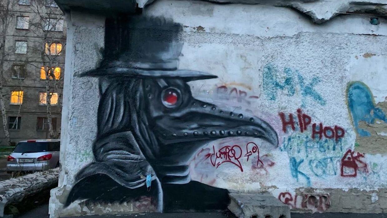 Посвященные врачам граффити появились на российских домах. ФАН-ТВ